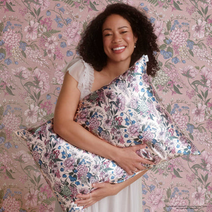 Bridgerton x Kitsch Satin Pillowcase in Wisteria – FORHÅNDSBESTILLING