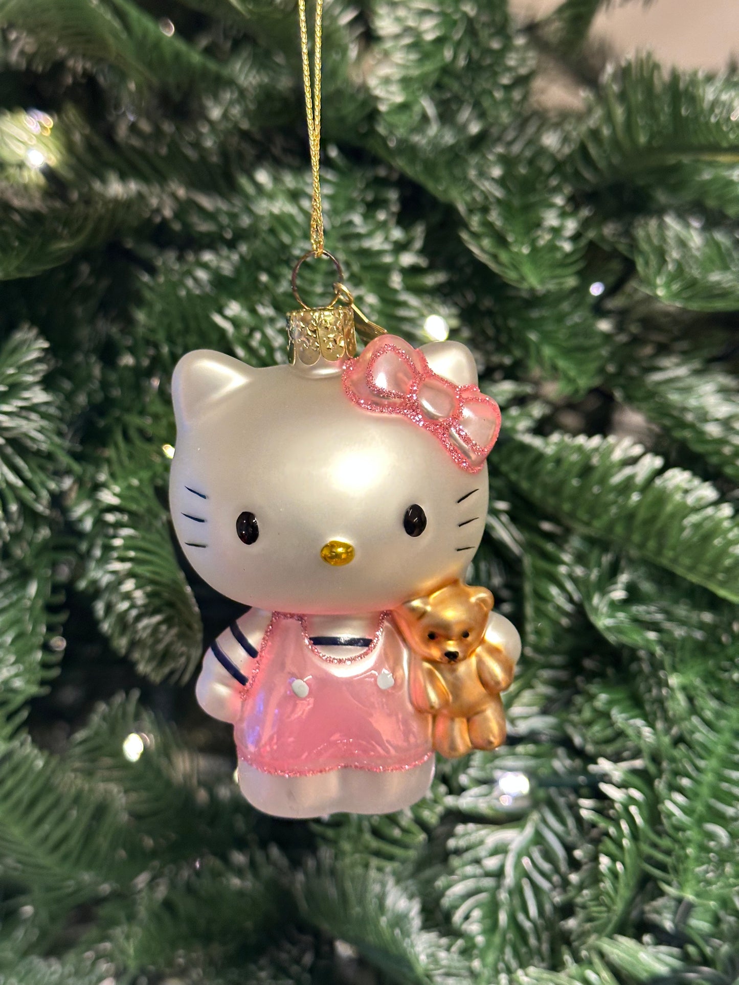 Hello Kitty - Julekule med rosa kjole og bamse