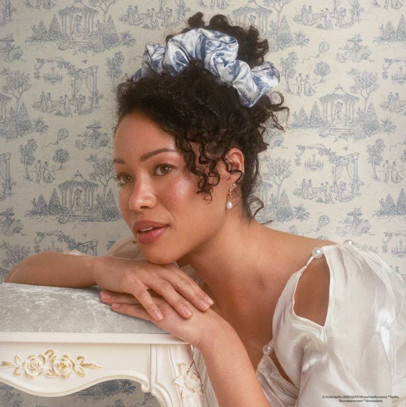 Bridgerton x Kitsch – satengscrunchies, Toile in Bloom