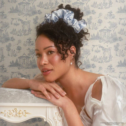 Bridgerton x Kitsch – satengscrunchies, Toile in Bloom