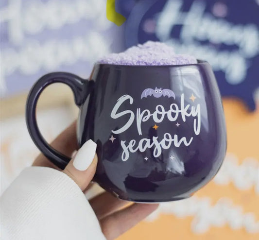 Spooky Season Gavesett m/ kopp og Fluffy Sokker