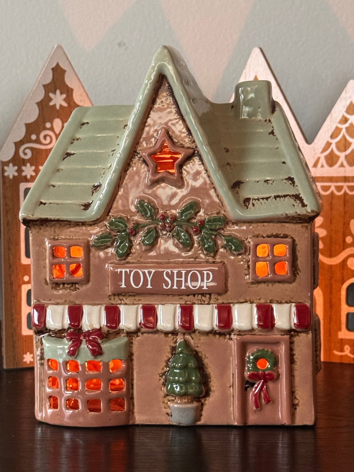 Toy Shop Christmas Market Stengods lysholder