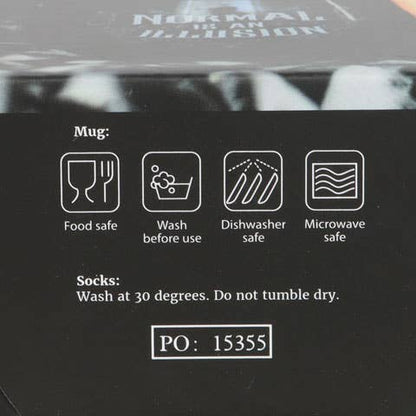 Normal is an Illusion Gavesett Kopp m/ fluffy Sokker