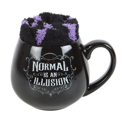 Normal is an Illusion Gavesett Kopp m/ fluffy Sokker