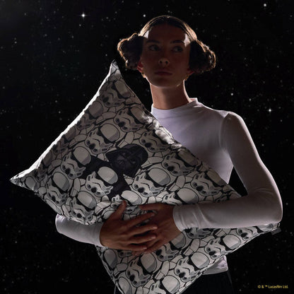 Star Wars™ & Kitsch Satin Pillowcase in Darth Vader & Stormtroopers – FORHÅNDSBESTILLING